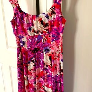 Cute Maggie London dress.  Great for office, evenings out, church.